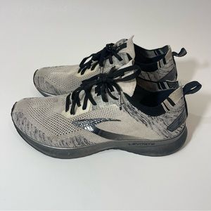 Brooks Men’s Levitate 4 Running Shoes Tan Black Size 8